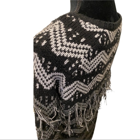 SZ M Romeo & Juliet Couture VNeck fringe tassel sweater - Picture 5 of 6